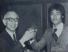 李小龙是电影中的“主要吸烟者”，但为什么不